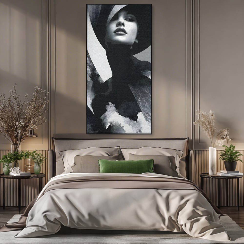 Tablou canvas cu tablou canvas cu portret artistic de femeie, in rama de aluminiu negru, pe perete intr-un dormitor